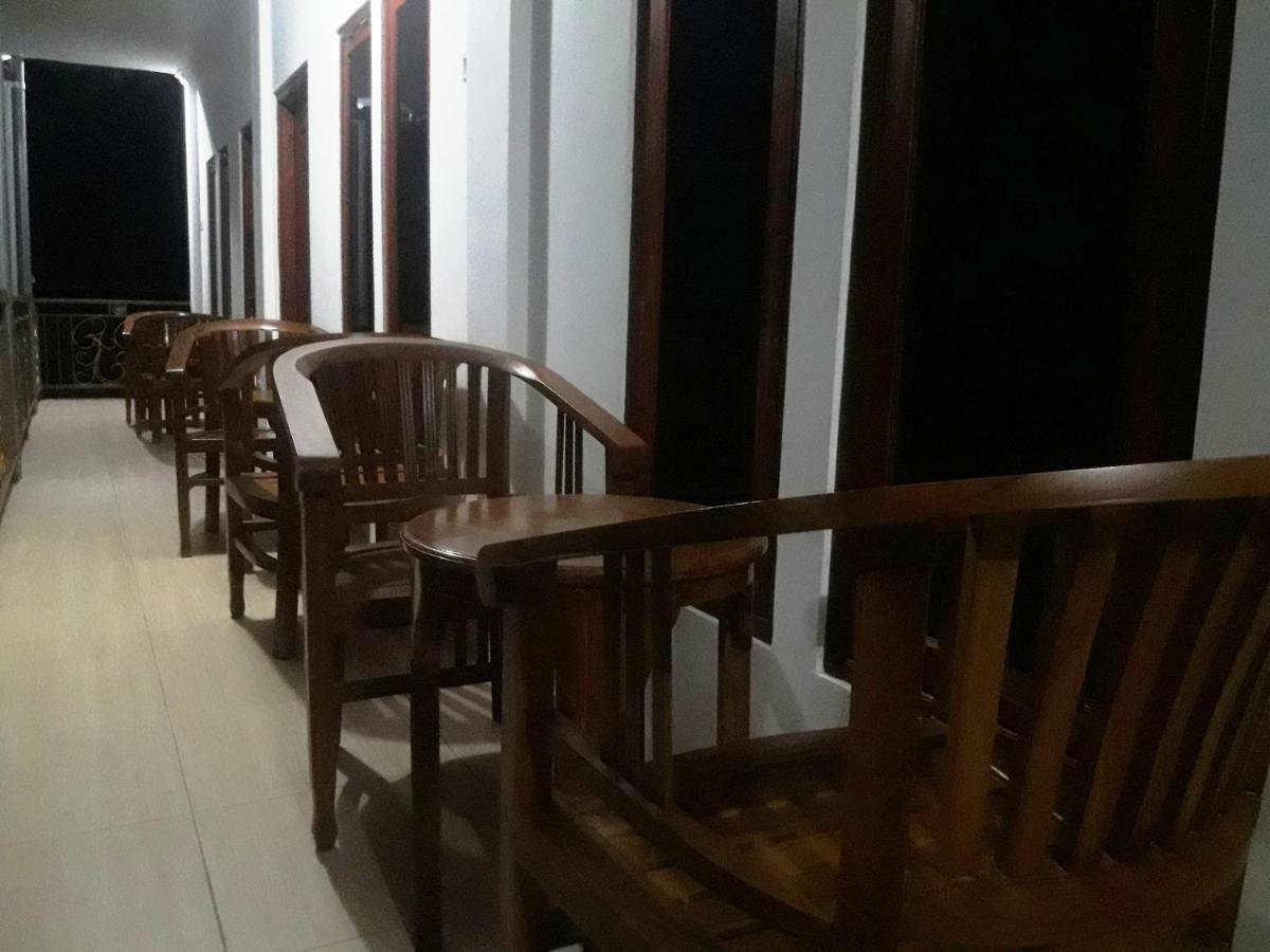 The Teuz B&B Labuan Bajo Exterior photo