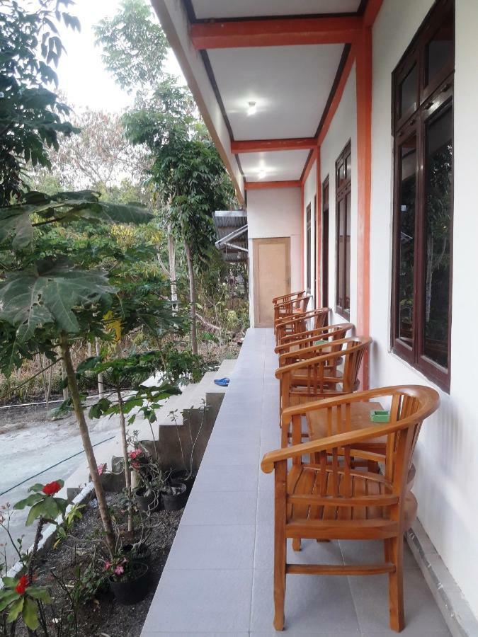 The Teuz B&B Labuan Bajo Exterior photo