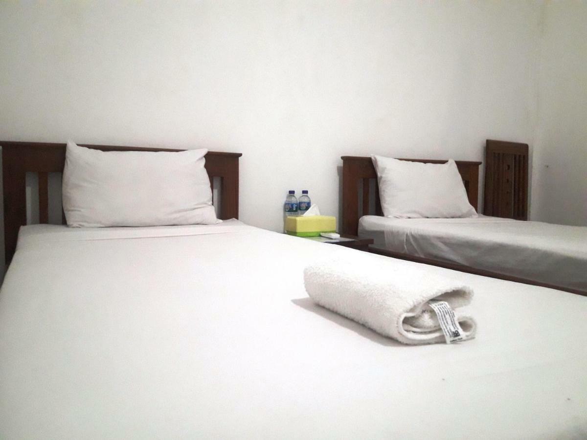 The Teuz B&B Labuan Bajo Exterior photo