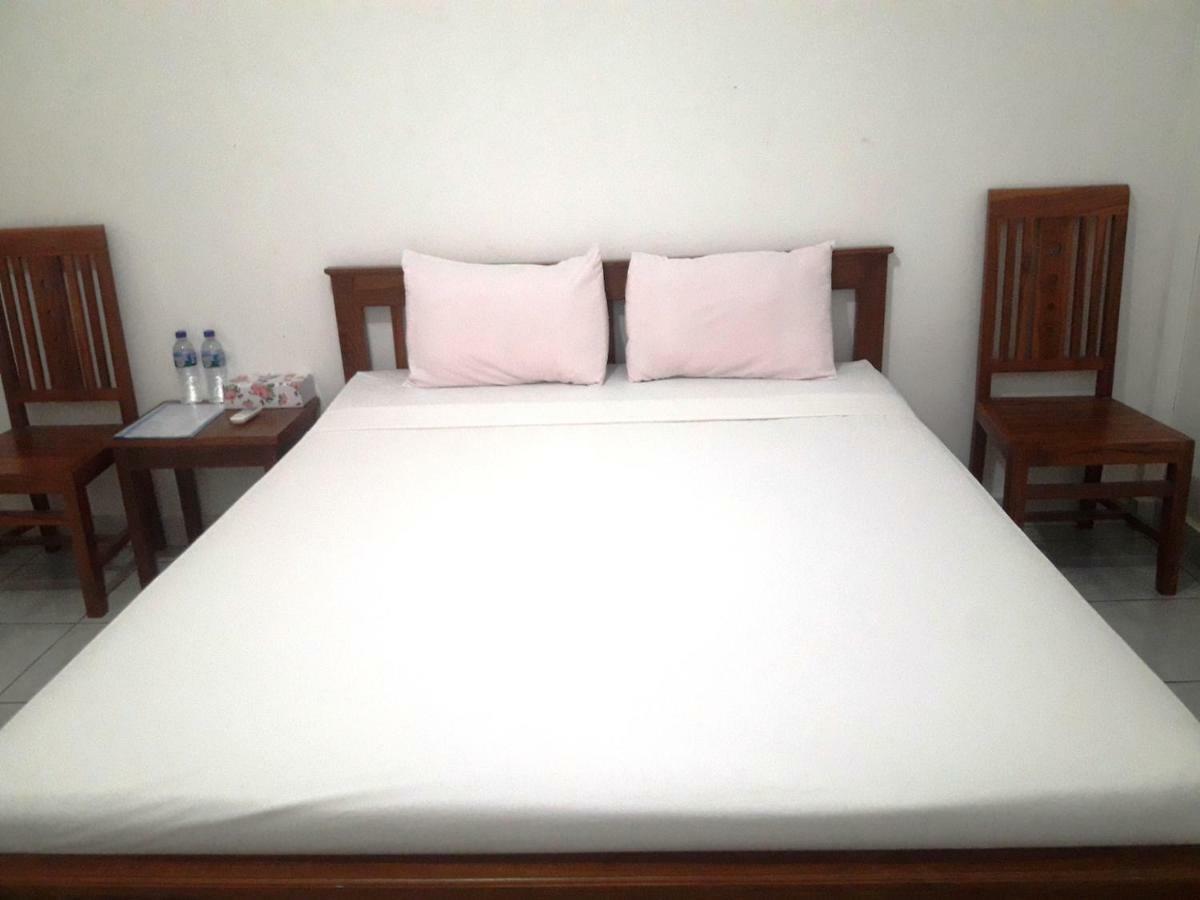 The Teuz B&B Labuan Bajo Exterior photo