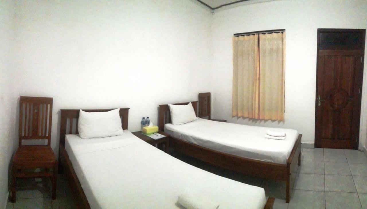 The Teuz B&B Labuan Bajo Exterior photo