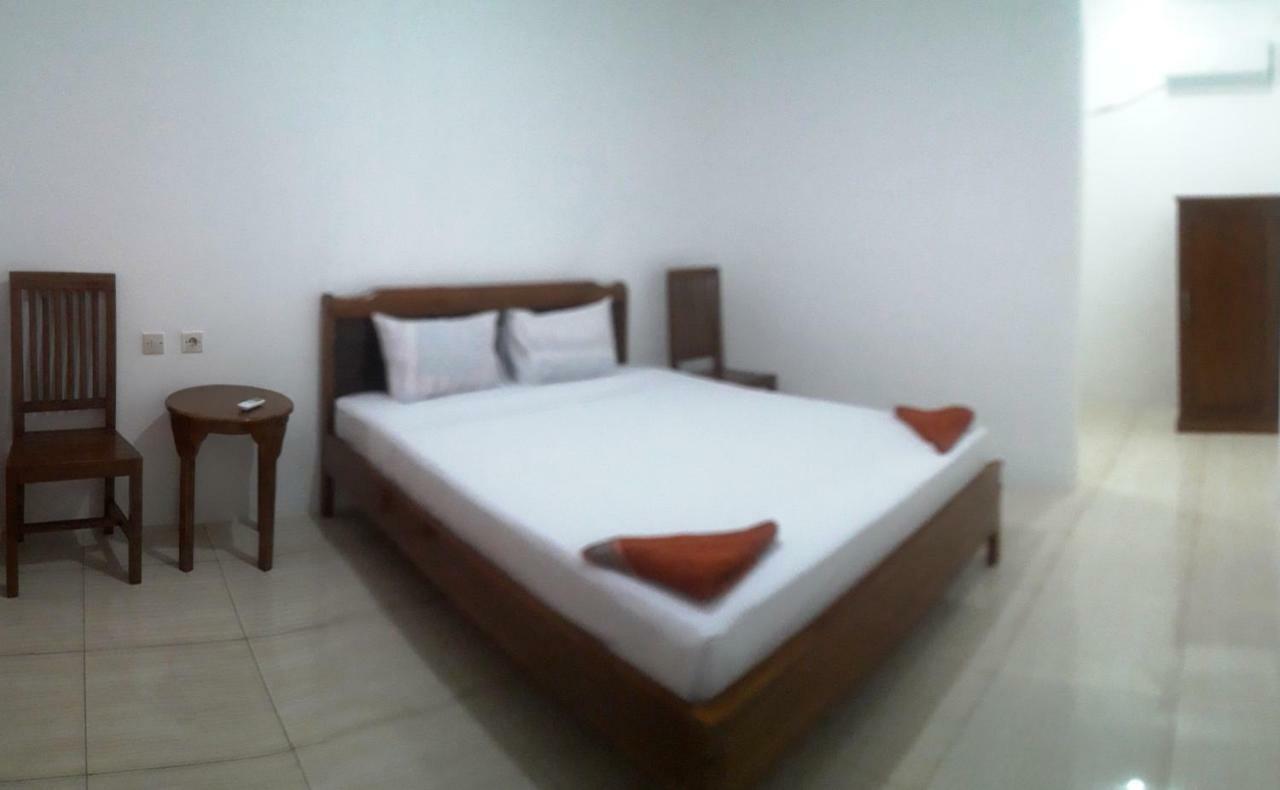 The Teuz B&B Labuan Bajo Exterior photo