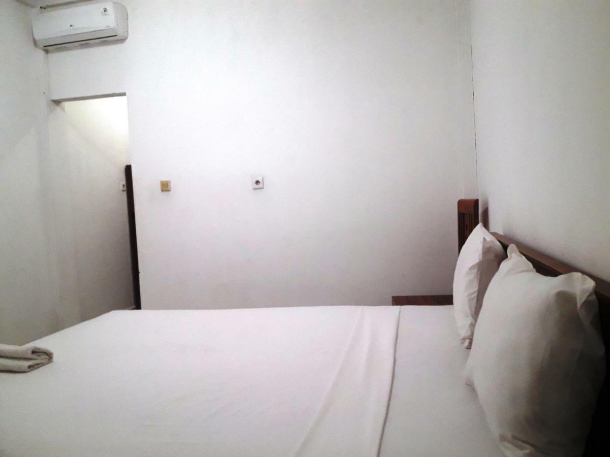 The Teuz B&B Labuan Bajo Exterior photo